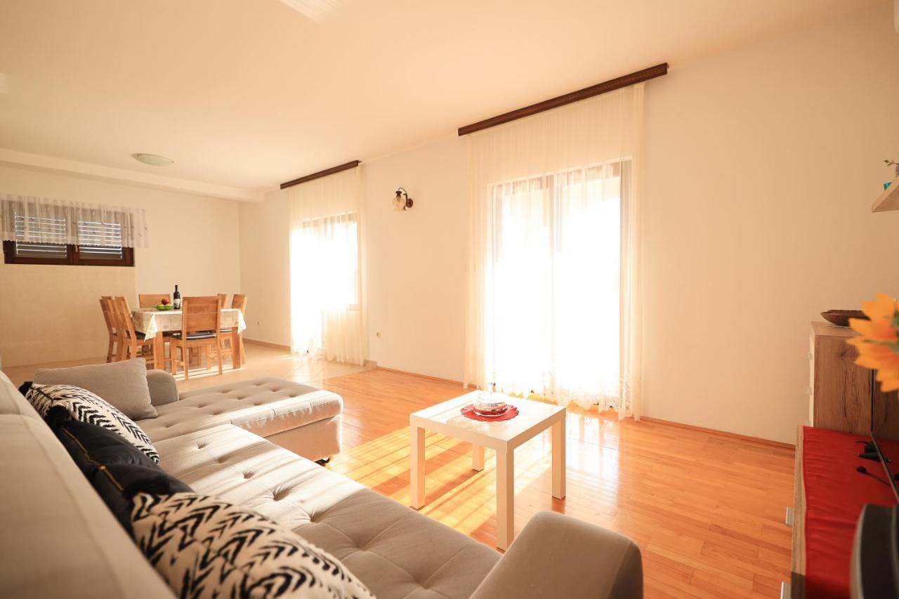 Apartments Ana Petrcane Exterior photo