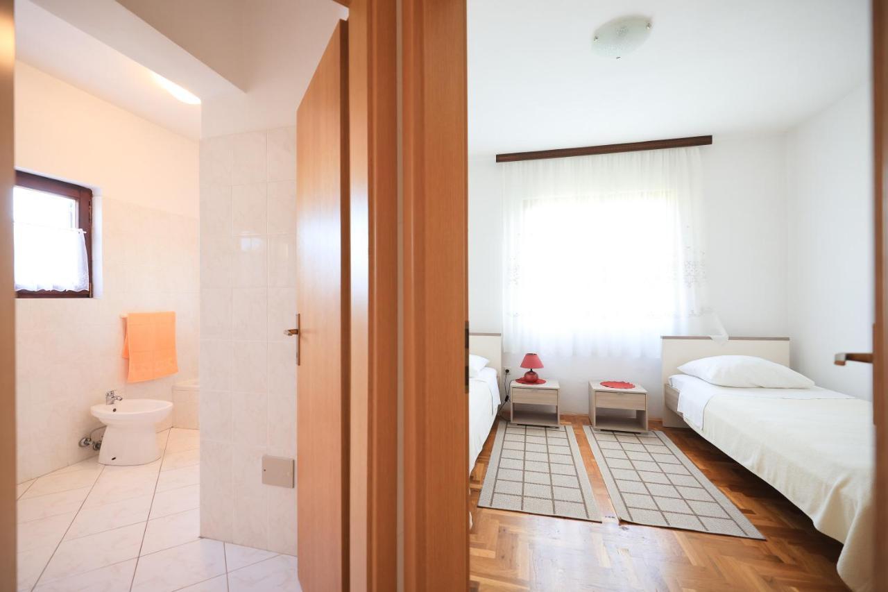 Apartments Ana Petrcane Exterior photo
